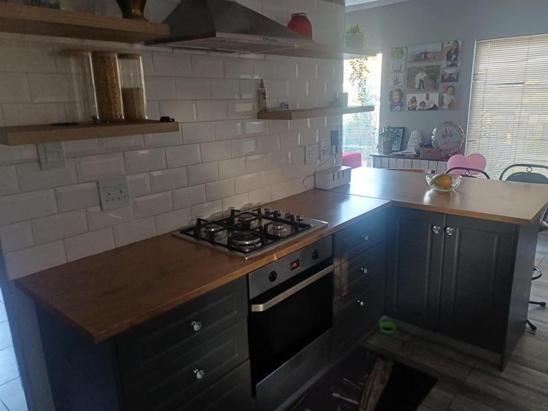 To Let 4 Bedroom Property for Rent in Morgenster Western Cape